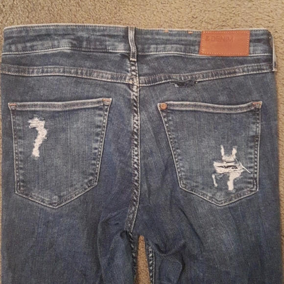H&M distressed skinny jeans - Picture 3 of 11